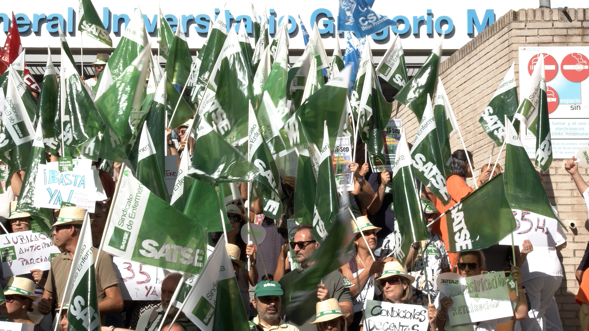 Enfermeras y fisioterapeutas de la Comunidad de Madrid en la manifestación por un Estatuto Marco para todos.